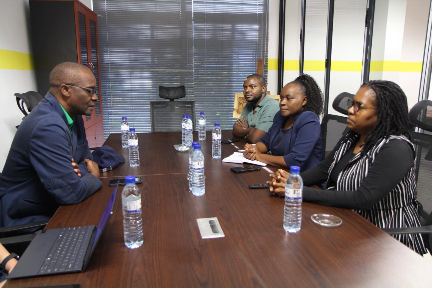 REITORA DA UNIVERSIDADE ADVENTISTA DE MOÇAMBIQUE VISITA INCUBADORA DE NEGÓCIOS DA UEM